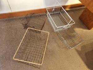 lot 1094 image: Lot of (4) Metal Wire Storage Baskets 16x11x8, 14x10x10, 11x9x6, 11x9x4-12