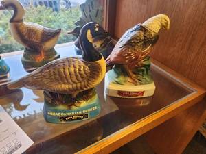 lot 1106 image: Lot of (2) Erza Brooks Whisky Decanters - Bald Eagle, Great Canadian Honker