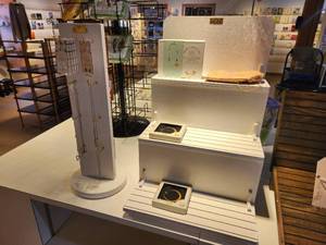 lot 1116 image: Lot of (2) Painted Wood Display Stand 14x15x21, 7Dx20