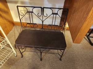lot 1118 image: Vintage Wrought Iron Ice Cream Parlor Settee 22 12 x 11 x 24
