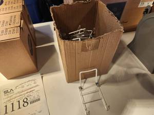 lot 1121 image: Lot of (18) Gibson Adjustable Display Easel 1PL x 2 34 x 3 12 x 3 12