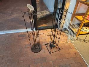 lot 1133 image: Heavy Duty Oil Cloth - Red with Flower Print 85 x 310