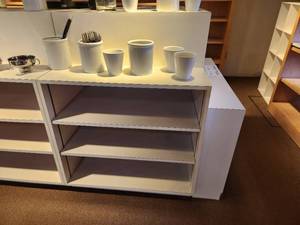 lot 1032 image: Commercial Retail Display Unit 4-shelf