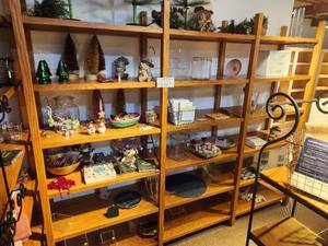 lot 1048 image: Custom Made Solid Oak Wood Display Shelf 5-shelf 8 x 17 x 64