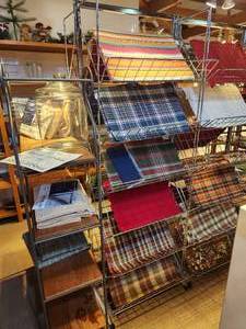 lot 1051 image: Retail Wire Display Rack for Textile Products 24 x 29 x 6