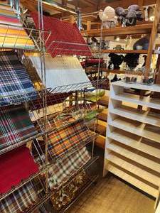 lot 1052 image: Retail Wire Display Rack for Textile Products 24 x 29 x 6