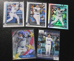 lot 154 image: 2025 Topps Shohei Ohtani Baseball Card Lot  5 Cards