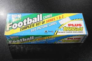 lot 176 image: 1992 Topps Football Factory Sealed Complete Set