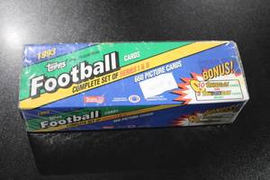 lot 177 image: 1993 Topps Football Factory Sealed Complete Set