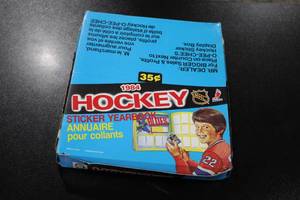 lot 180 image: Deadstock Case - 1984 O Pee Chee Hockey Sticker Yearbook w Poster  16 Yearbooks
