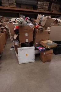 lot 286 image: Pallet of Broken and Repairables