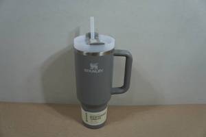 lot 45 image: Stanley Quencher H2.0 Tumbler - 40oz