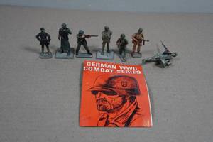 lot 91 image: Vintage Painted Lead Toy Soldiers