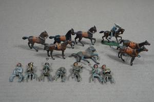 lot 97 image: Vintage Painted Lead Soldiers and Horses