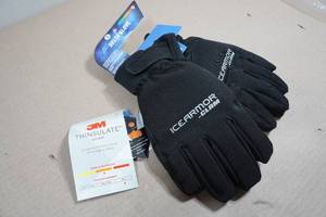 lot 151 image: Clam Ice Armor Delta Gloves - Small