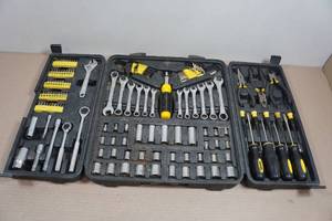 lot 184 image: Stanley Multi-Tool Set
