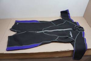 lot 197 image: Cressi Lido Womens 2mm Wetsuit - XL5, Purple