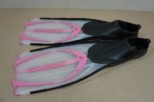 lot 204 image: Cressi Pluma Adult Fins -2.5-3.535-36