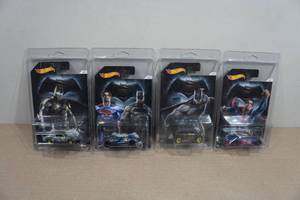 lot 212 image: Hot Wheels - Batman vs Super-Man
