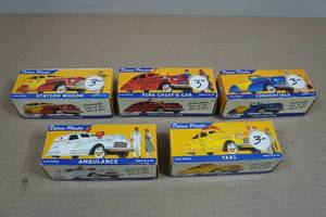 lot 234 image: 5 Deluxe Plastic 143 Scale Model Cars