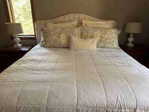 Upholstered Bed Frame w Tufted Headboard & Mattress King