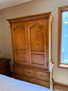 Traditional Oak Door Chest Armoire Media Cabinet 44x19x74 Good