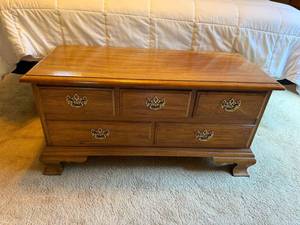 Traditional Oak Blanket Chest Storage Trunk 43x19x21h Good