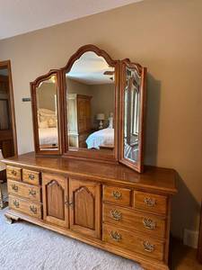 Thomasville Fisher Park Door Dresser w Tri Fold Mirror Oak Finish