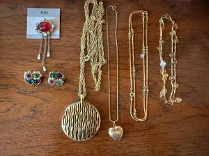 Vintage Gold Tone Costume Jewelry Lot Necklaces Pin Earrings 7 Pc