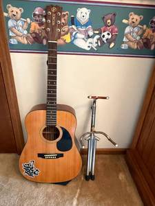 Mitchell MD-10 Acoustic Guitar Natural Dreadnought w Stand Good