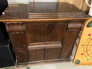 Singer Treadle Sewing Machine in Oak Cabinet Antique 4 Drawer Base