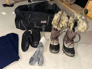 Sorel Joan of Arctic Boots Sz 7 Winter Gear Lot NOBO Bag Mittens