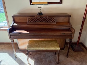 Kimball Console Upright Piano Walnut Finish w Bench & Lamp