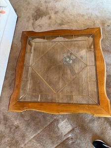 Traditional Wood Coffee Table w Glass Inset Top 41x41 Queen Anne