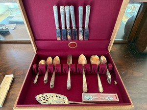 Vintage Rogers Silverplate Flatware Lot in Naken Chest w Server