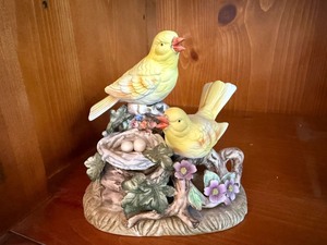 Royal Crown Japan Bird Nest Musical Figurine Yellow Birds Decor