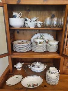 Noritake Royal Orchard 9416 Berry Pattern Dinnerware Set