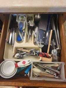 Ornate Floral Stainless Steel Flatware Set in Drawer Organizer