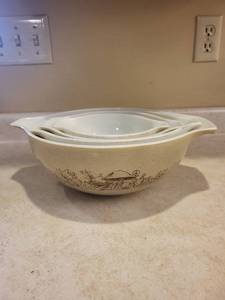 Tip & Pour Pyrex 4-Piece Nesting Bowls Set - Mushroom Pattern, Oven Safe