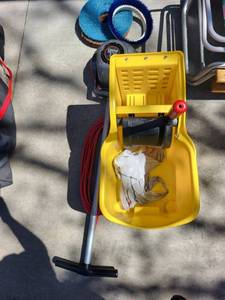 Rubbermaid Commercial Mop Bucket Wringer - XL PRO Floor Scrubber (Yellow)