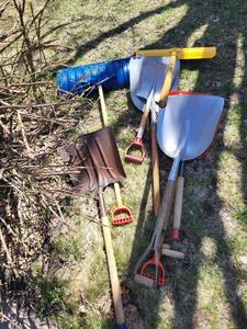 Shovels & Spades Garden Tools Set - Wooden Handles, Blue Tub, Scoop