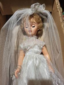 Vintage Porcelain Bride Doll - White Lace Wedding Dress & Veil