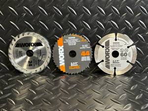 lot 2 image: WORX 3-38 in Circular Saw Blades Set - 24T, 60T & 4-TEETH HSS 85mm