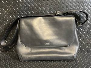 lot B-10 image: TUMI Leather Messenger Bag - Black Crossbody With Front Flap