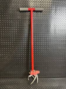 lot 95 image: Garden Weasel Weasel Claw Pro Weed Puller - Red, 34in Length
