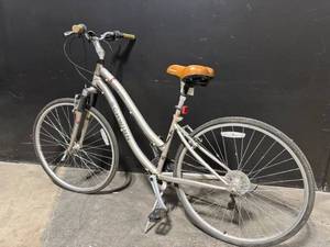 lot A-114 image: Schwinn Clear Creek Womens Hybrid Bike - Step-Through Frame, Front Suspension