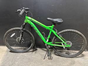 lot 116 image: Nighthawk Mountain Bike - Green, 26-Inch Wheels, Disc Brakes, 21-Speed
