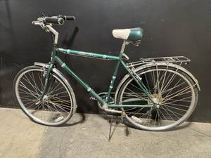 lot A-117 image: Schwinn Vintage Green City Bicycle with Rear Rack - 26in Wheels