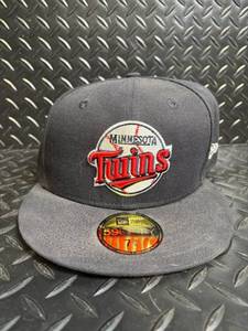 lot 165 image: New Era Minnesota Twins 59FIFTY Fitted Cap - Size 7 18 - MLB