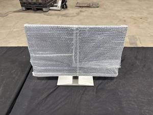 lot 2698 image: AOC Computer Monitor (NEW)